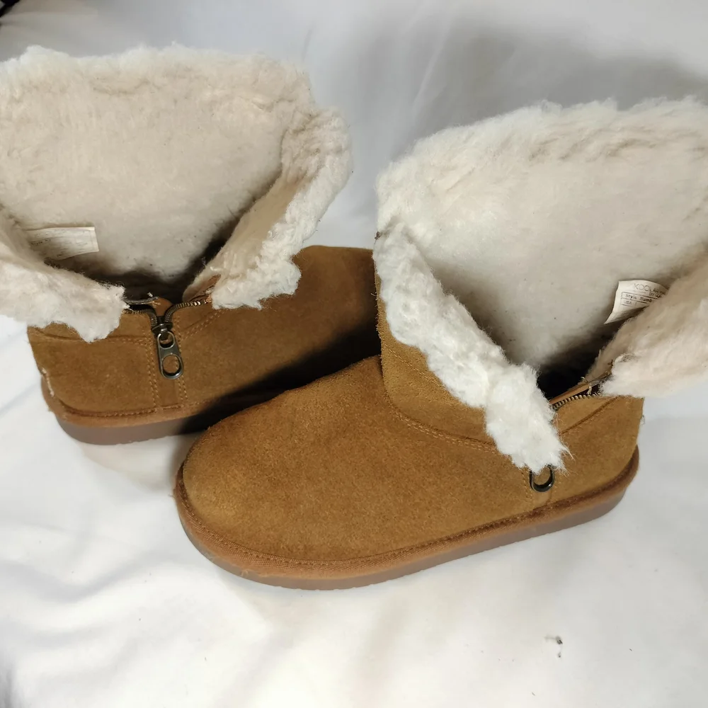 Koolaburra by‎ UGG; Aribel; Tan Suede Boots with Cream Fur Lining